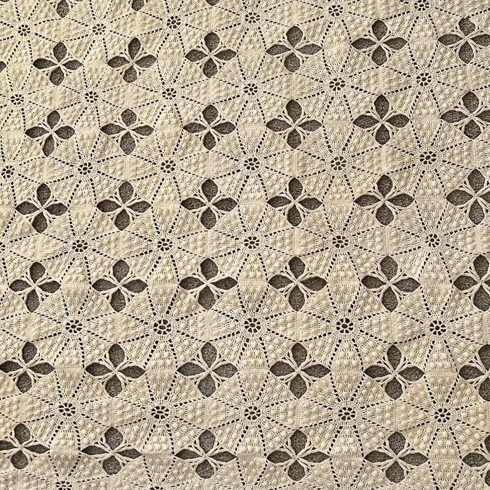 Beautiful Vintage Hand Crocheted Coverlet Tablecloth Throw 72”x86” Cream Color